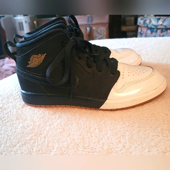 Air Jordan 1 Mid SE - Picture 6 of 8